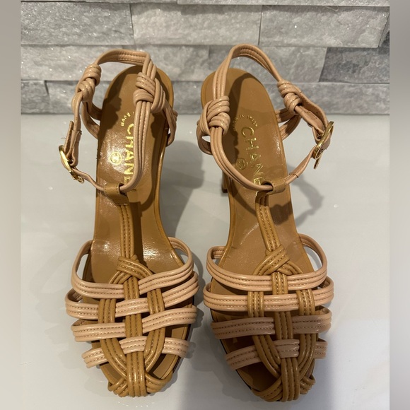 CHANEL heels - Picture 1 of 8